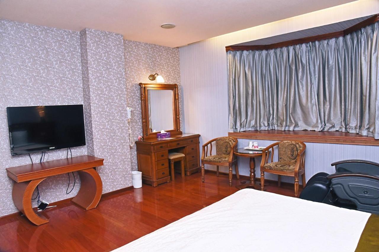 England Business Motel Yilan Esterno foto