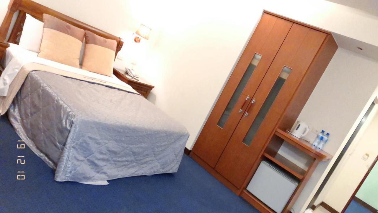 England Business Motel Yilan Esterno foto