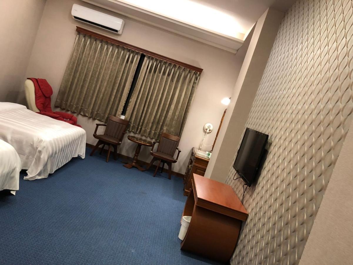England Business Motel Yilan Esterno foto